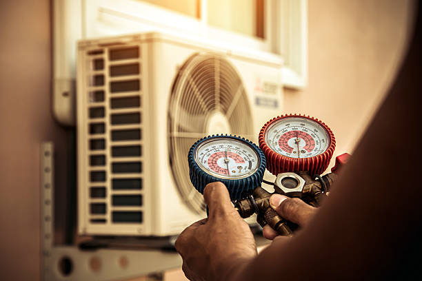 Professional Hvac technician working in Valparaiso, IN